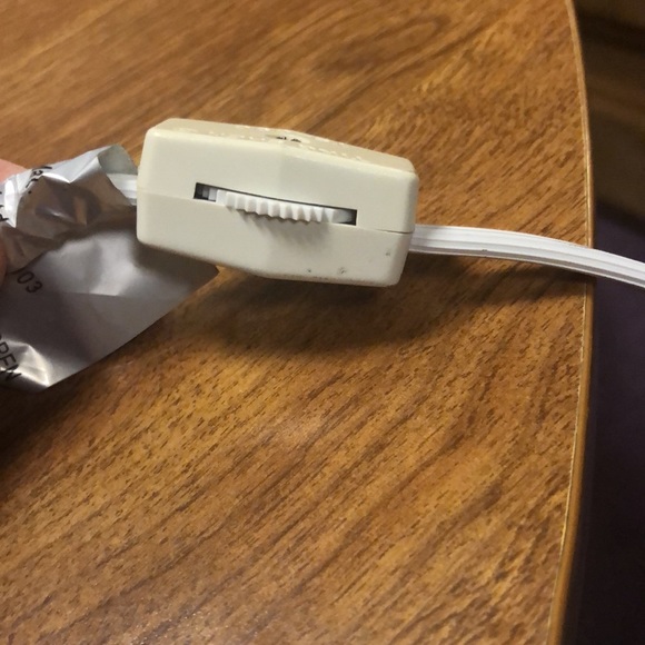 Pretty White Feathers Crackled Silver Table Top Plug in Lamp! - Picture 6 of 14